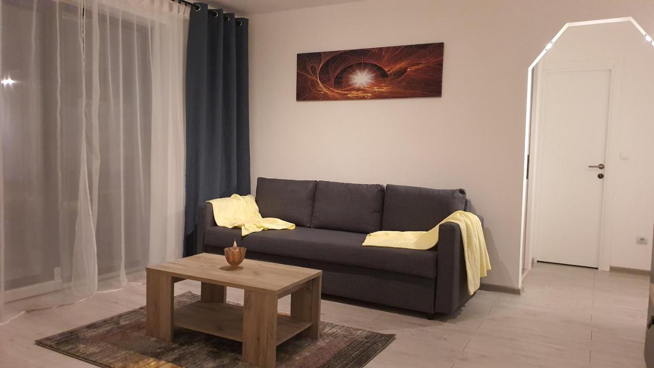Appartement Fim Apartament à Hunedoara Extérieur photo