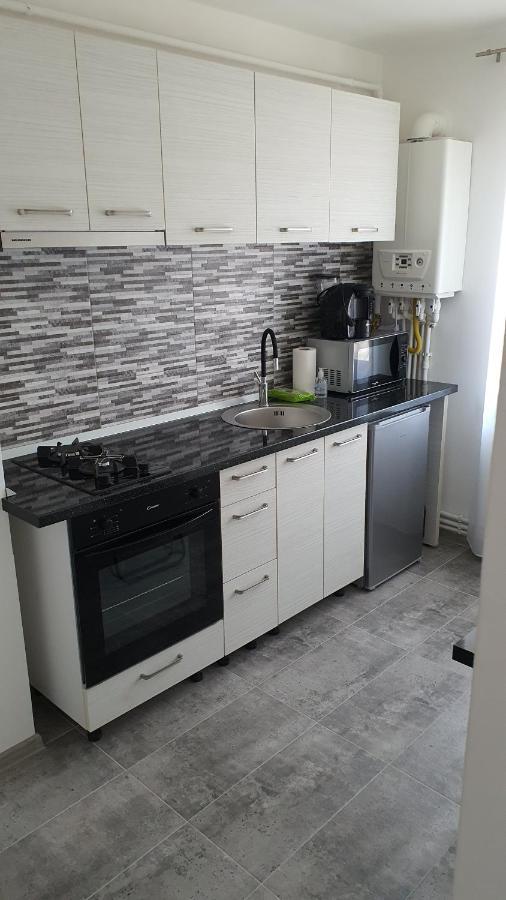 Appartement Fim Apartament à Hunedoara Extérieur photo