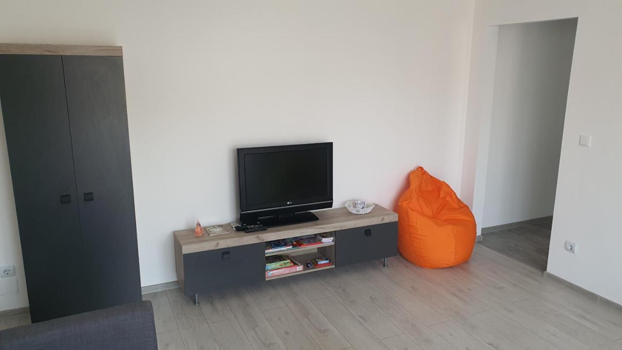 Appartement Fim Apartament à Hunedoara Extérieur photo