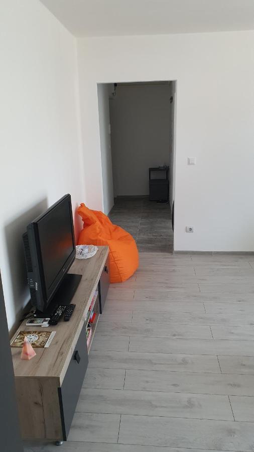 Appartement Fim Apartament à Hunedoara Extérieur photo