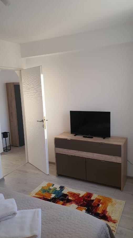 Appartement Fim Apartament à Hunedoara Extérieur photo
